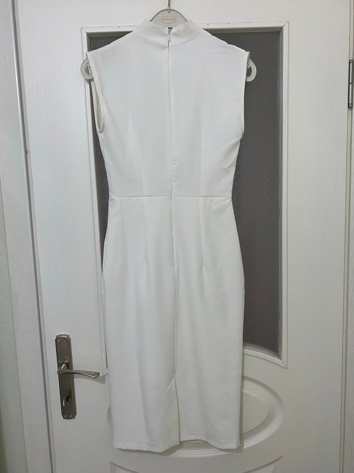 Beyaz Drapeli Midi Kolsuz Elbise - Görsel 3