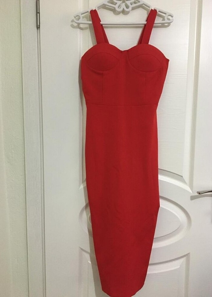 KALP YAKA KIRMIZI ELBİSE - Görsel 2