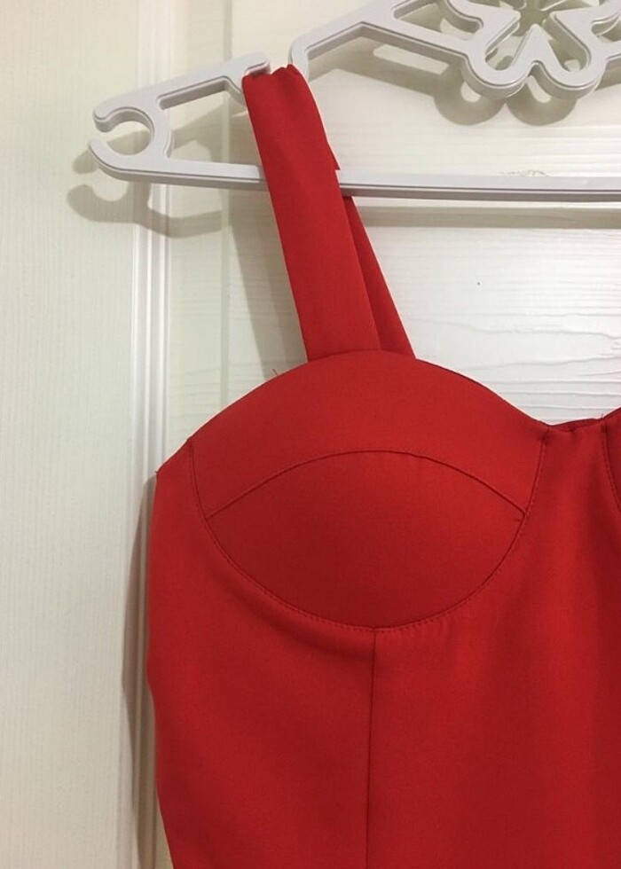 KALP YAKA KIRMIZI ELBİSE - Görsel 4