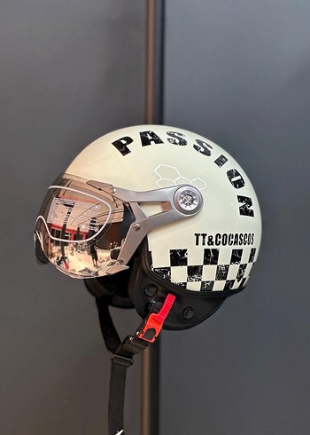 Parlak Kırmızı Retro Motosiklet Kaskı - Görsel 9