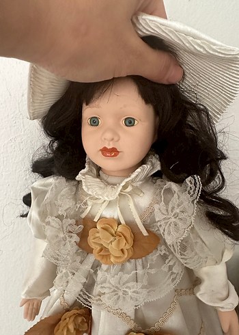 Beyaz Elbiseli porselen Bebek - Görsel 3