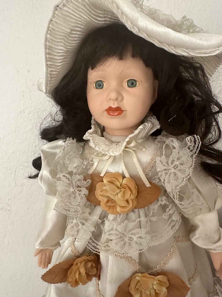 Beyaz Elbiseli porselen  Bebek - Görsel 2