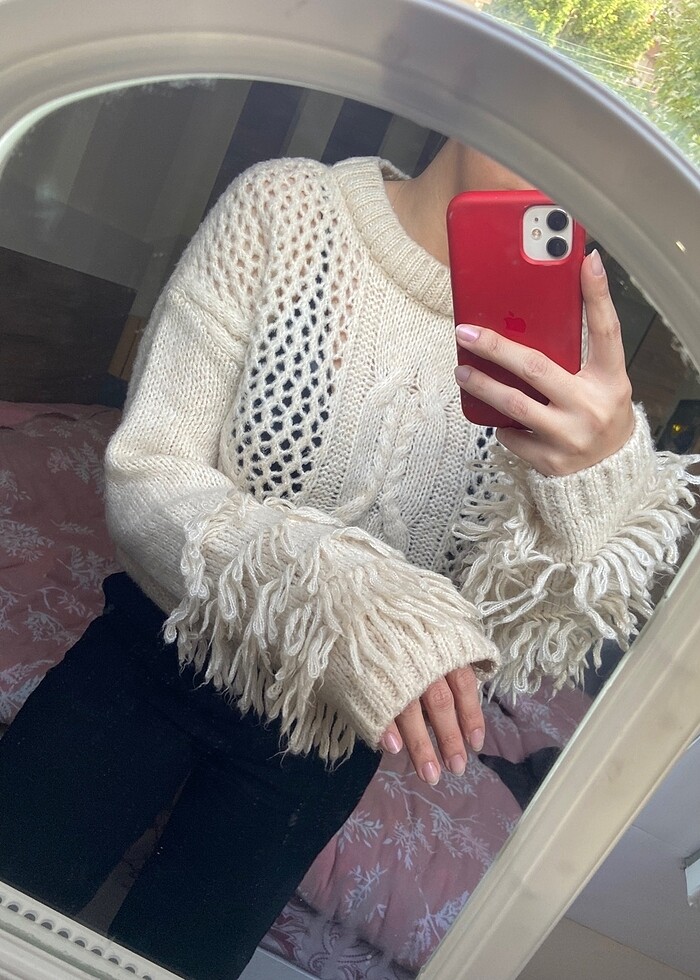 Kolları Püsküllü Krem Kazak - Görsel 3