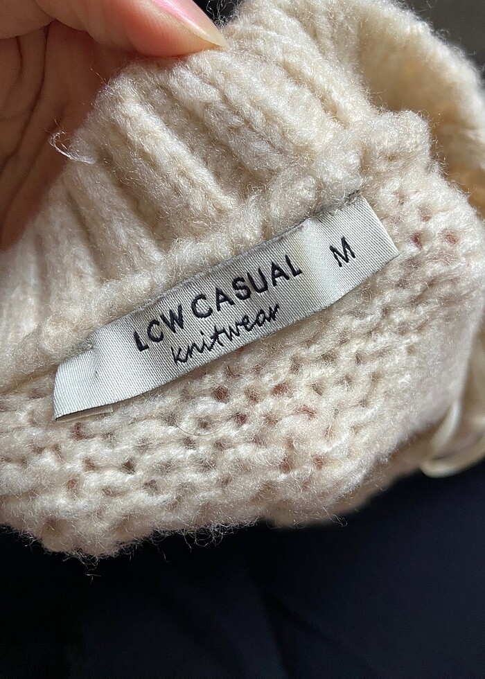 Kolları Püsküllü Krem Kazak - Görsel 4