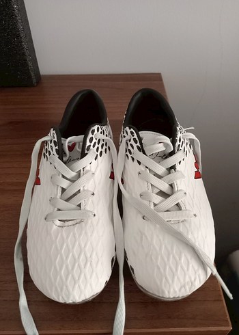 Beyaz Yılan Desenli Erkek Futbol Ayakkabısı