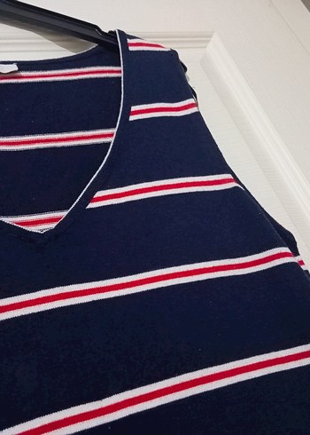 Çizgili V Yaka Kolsuz Triko Elbise - Görsel 4