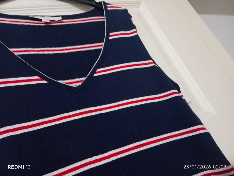 Çizgili V Yaka Kolsuz Triko Elbise - Görsel 2