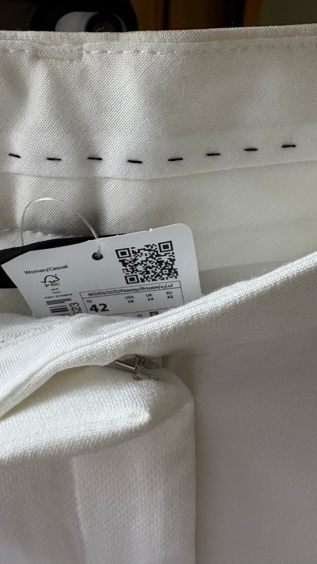 Beyaz Pilili Midi Kumaş Pantolon - Görsel 4