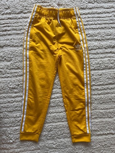 9 Yaş Beden Adidas eşofman