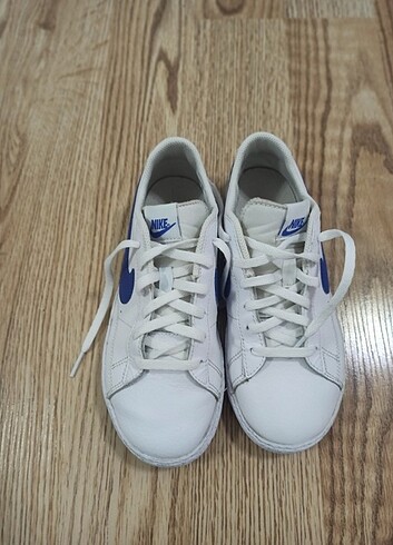 33 Beden beyaz Renk Nike Kız Spor ayakkabı