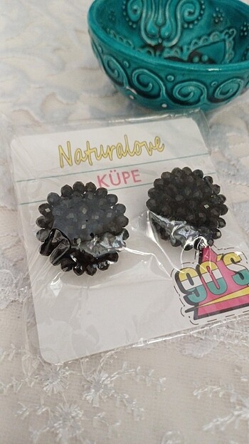 Siyah küpe