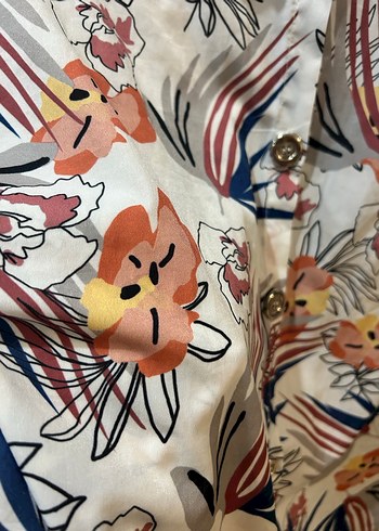 Kadın Çok Renkli çiçek Desenli Düğmeli Manşet gömlek - Görsel 4