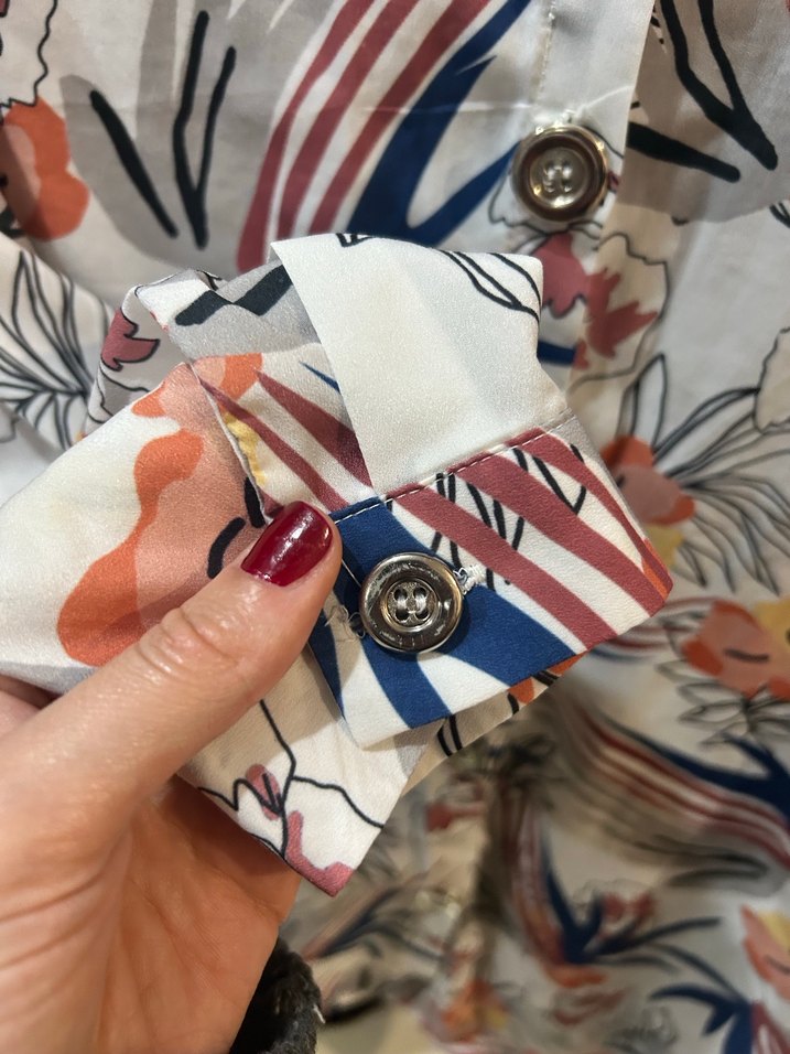 Kadın Çok Renkli çiçek Desenli Düğmeli Manşet gömlek - Görsel 2