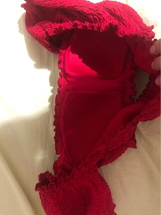 34 Beden Kırmızı bikini üstü