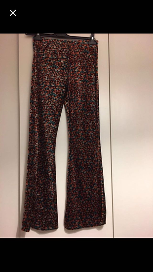 Diğer Zara desen likralı pantolon.