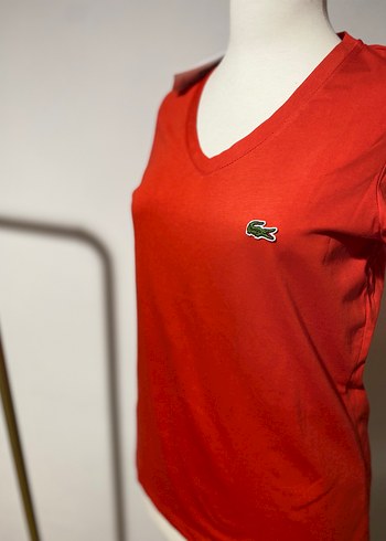 Lacoste Kırmızı V Yaka Kadın Mini Tişört