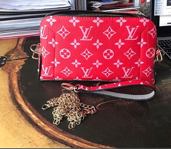Beden kırmızı Renk Louis Vuitton askılı çanta
