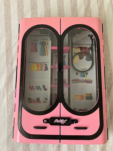 Barbie dolap