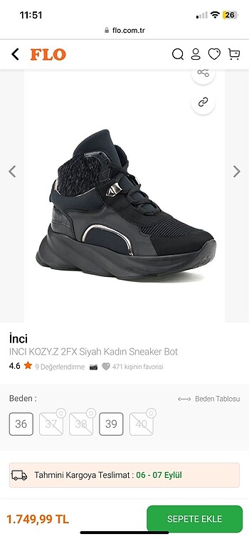 1 defa giyildi küçük geliyor