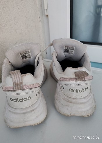 38 Beden Beyaz Adidas Bağcıklı Kadın Spor Ayakkabı