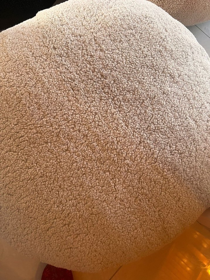 Bej ve Gri Yuvarlak Yastıklar - Görsel 3