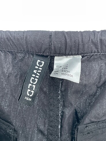 universal Beden siyah Renk H&M Düz Kesim %70 İndirimli.