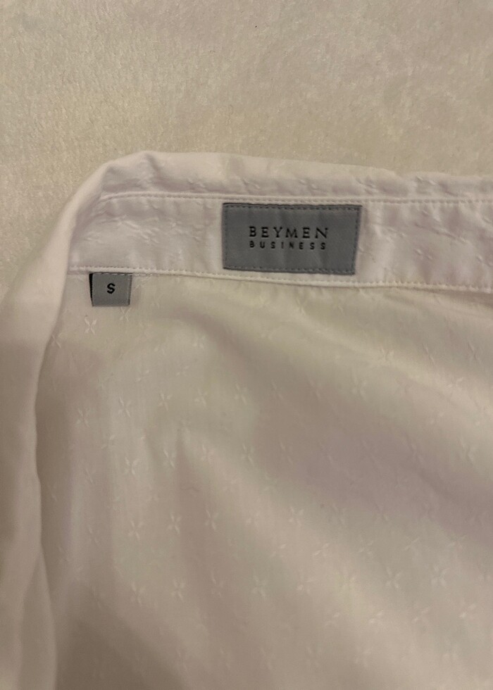 Beyaz gömlek - Görsel 4