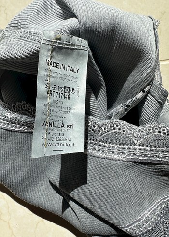 Dantel Detaylı Gri Denim V Yaka Kadın Atlet - Görsel 4