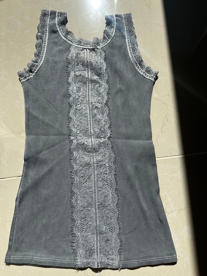 Dantel Detaylı Gri Denim V Yaka Kadın Atlet - Görsel 3