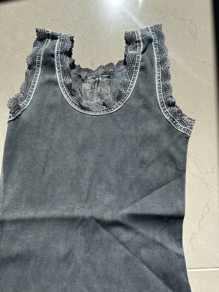 Dantel Detaylı Gri Denim V Yaka Kadın Atlet - Görsel 2