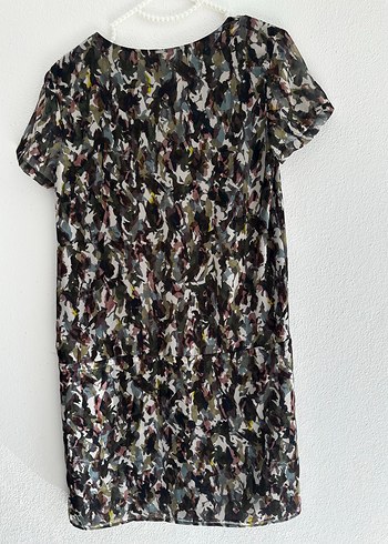 V Yaka Kısa Kollu Midi Desenli Elbise - Görsel 3