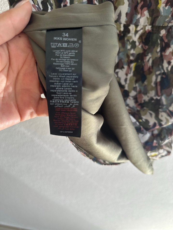 V Yaka Kısa Kollu Midi Desenli Elbise - Görsel 4