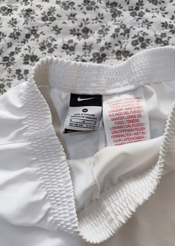 Nike Orjinal Nike Beyaz Nakışlı Mini Şort