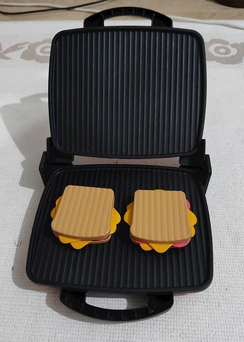 Beden Oyuncak Kırmızı Renkli Tost Makinesi