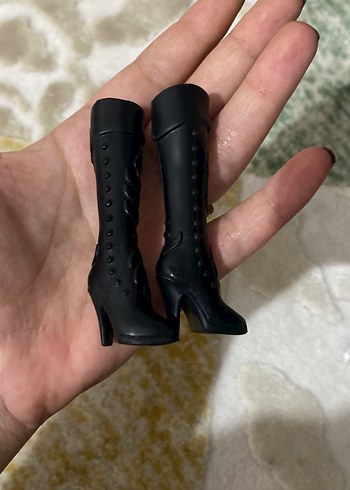 Barbie Siyah Bebek Çizmesi