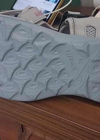 Kinetix Kadın Beyaz Cırt Cırtlı Dolgu Topuklu Sandalet - Görsel 3