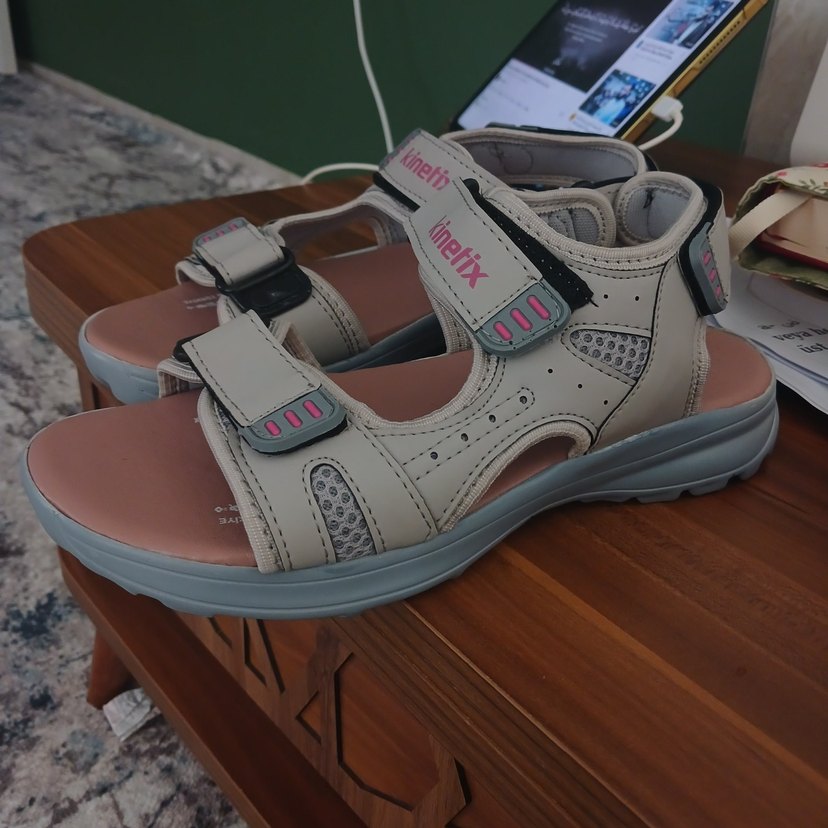 Kinetix Kadın Beyaz Cırt Cırtlı Dolgu Topuklu Sandalet - Görsel 2