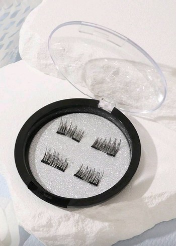 Manyetik kirpikler 
Gri Doğal Görünümlü Takma Kirpik - Görsel 2