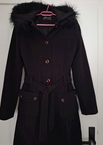 Kürklü Kapüşonlu Siyah Kaban - Görsel 4