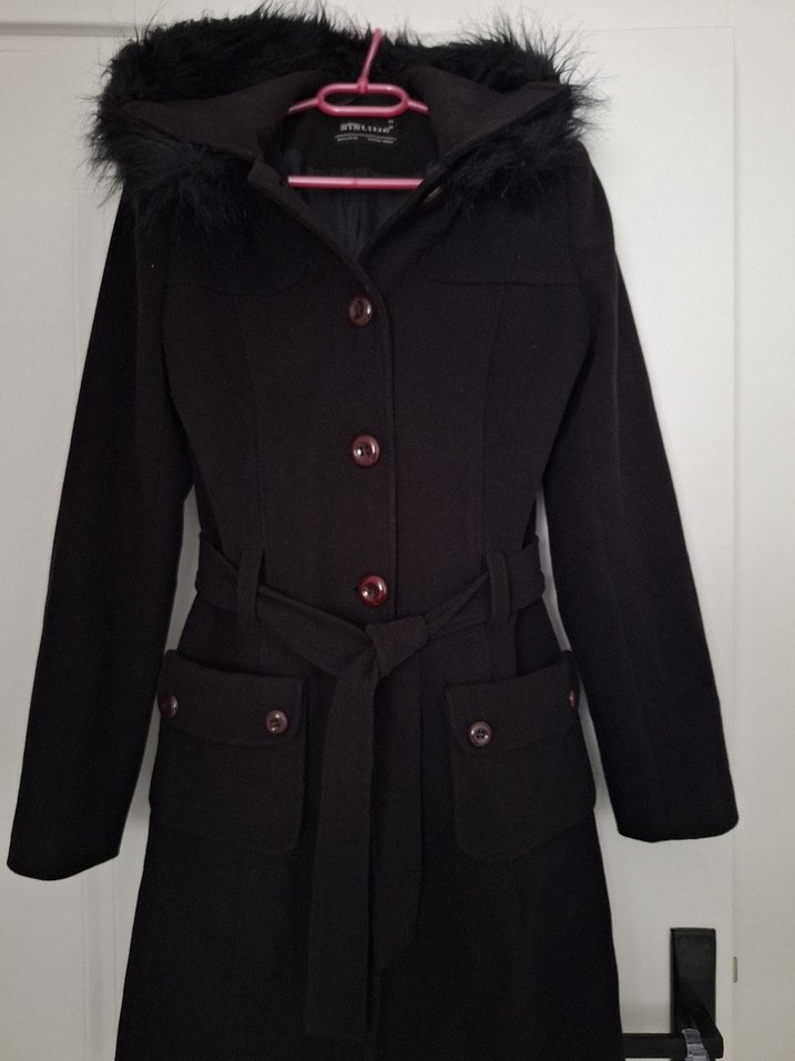 Kürklü Kapüşonlu Siyah Kaban - Görsel 4