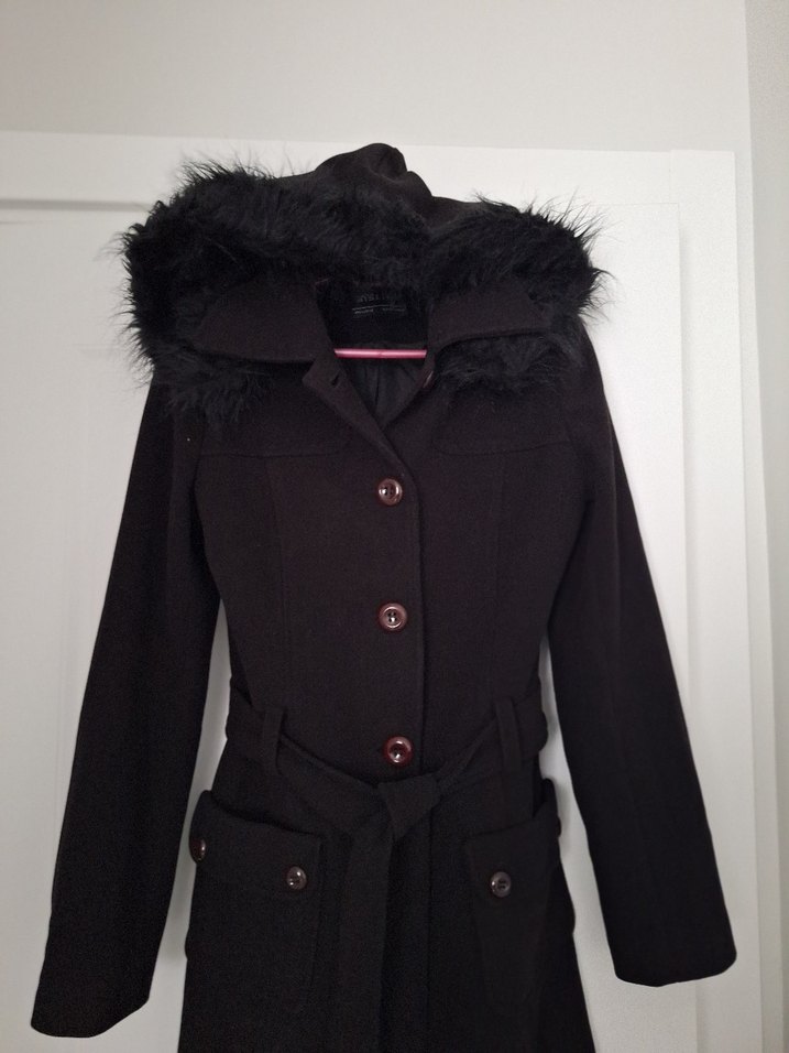Kürklü Kapüşonlu Siyah Kaban - Görsel 2
