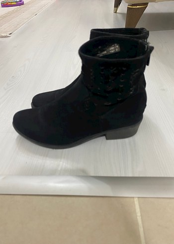 Siyah Süet Kadın Dolgu Topuklu Bot - Görsel 2