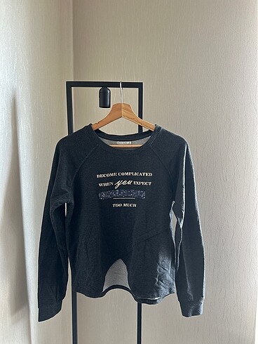 BERSHKA SWEATSHIRT