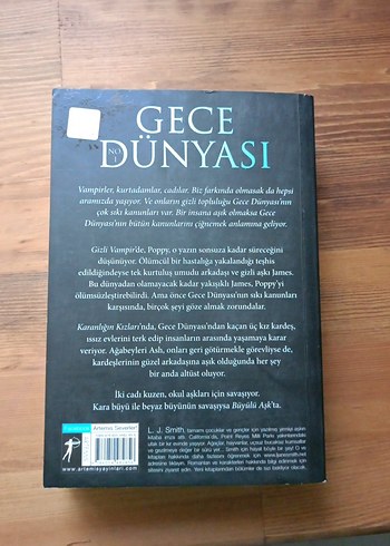 Beden Renk Gece Dünyası - L. J. Smith