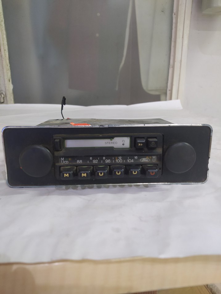 Klasik Siyah oto teyp Ford - Görsel 3