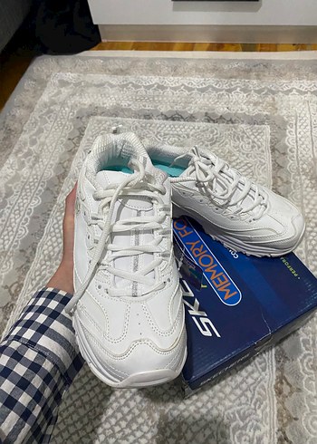 40 Beden Skechers spor ayakkabı