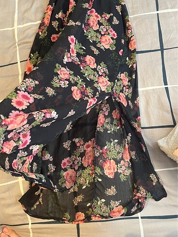 m Beden Uzun askılı çiçekli butik elbise