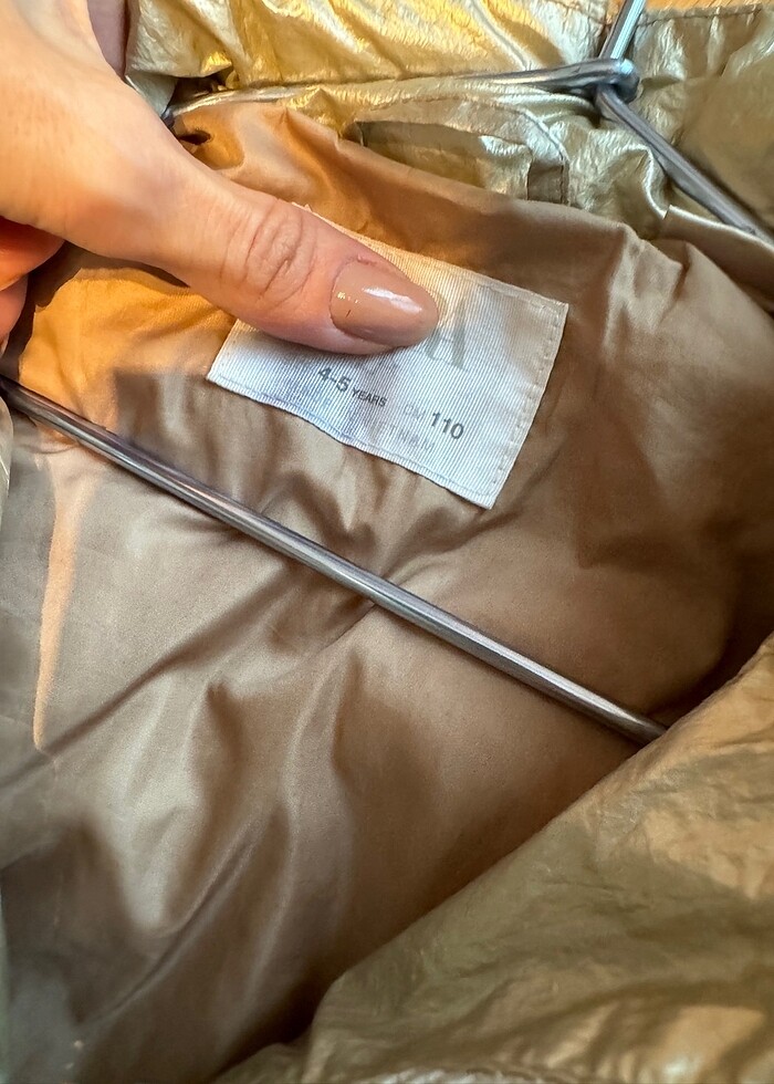 Zara Parlak Mont 4-5 Yaş - Görsel 3