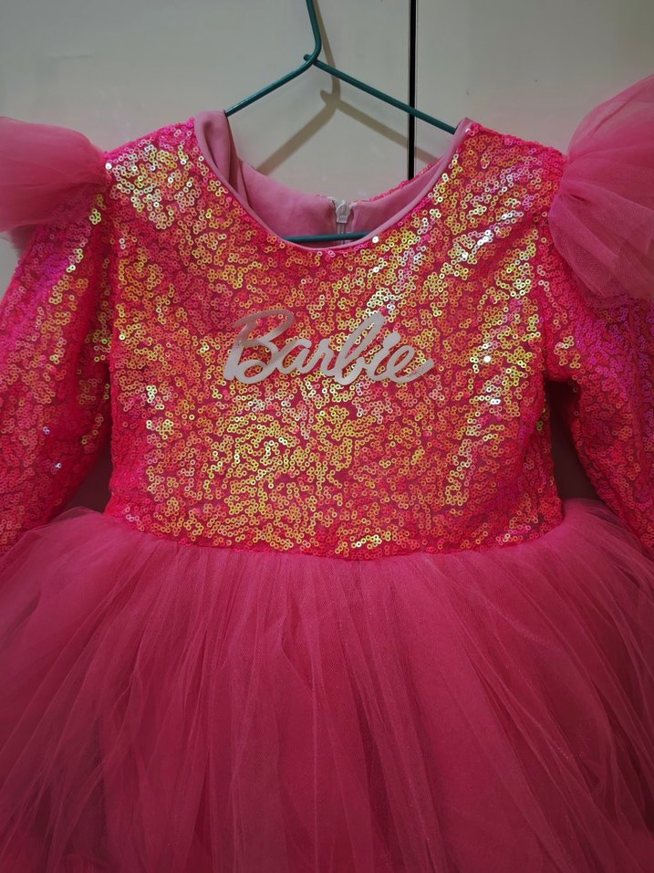 Pembe Barbie Nakışlı Uzun Kollu Kız Elbisesi özel dikim - Görsel 2