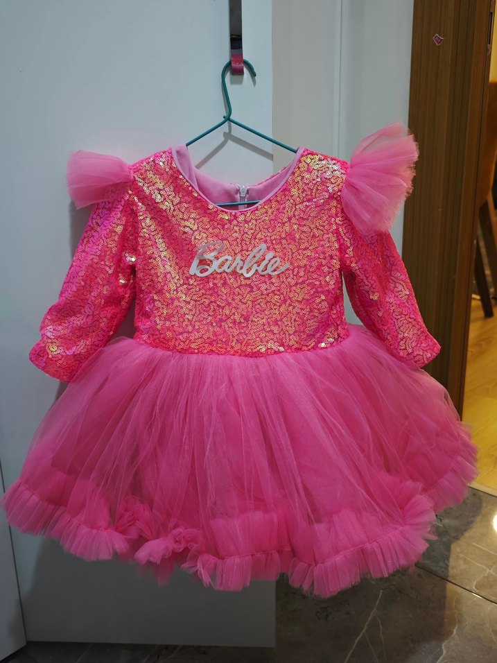 Pembe Barbie Nakışlı Uzun Kollu Kız Elbisesi özel dikim - Görsel 3